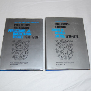 Puolustusministeriön historia I-II